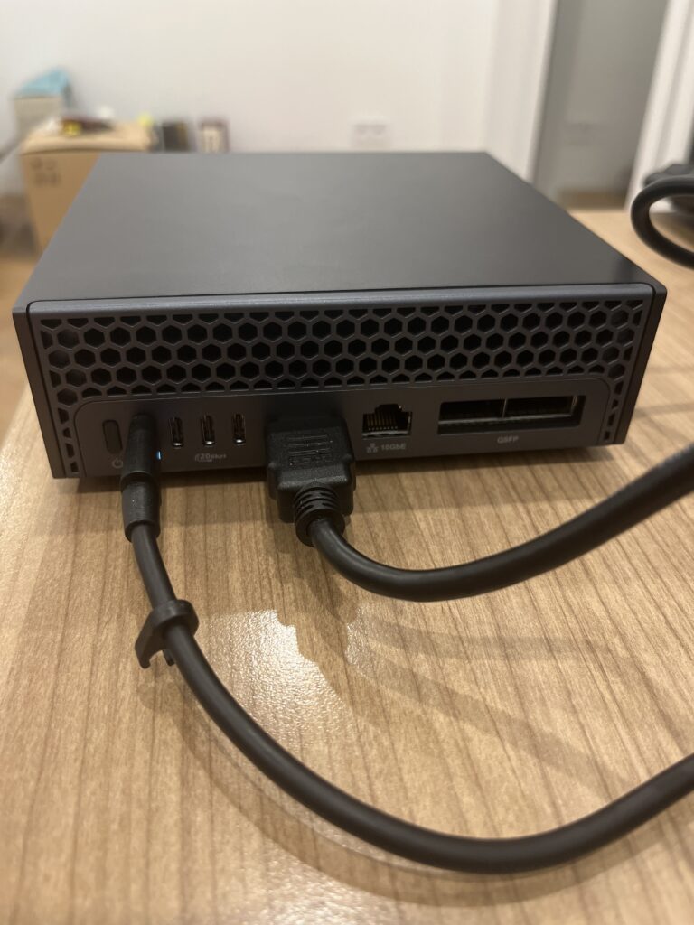 tył z kablami DELL Gb10
